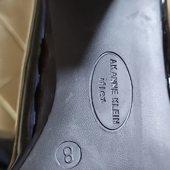 VGUC- Anne Klein ‘Bentley’ Buckle Block Heel Pump - Picture 12 of 13